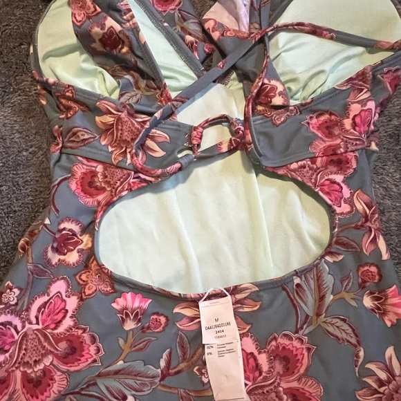 CUPSHE Women's Ruffled One Piece Swimsuit V Neck Lace - Picture 10 of 10